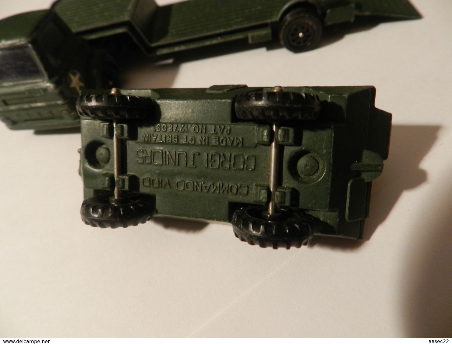 CORGI  ***    Military Ford Truck & Commando V100    /    1979   ***  1856 ***   lengte 15 cm