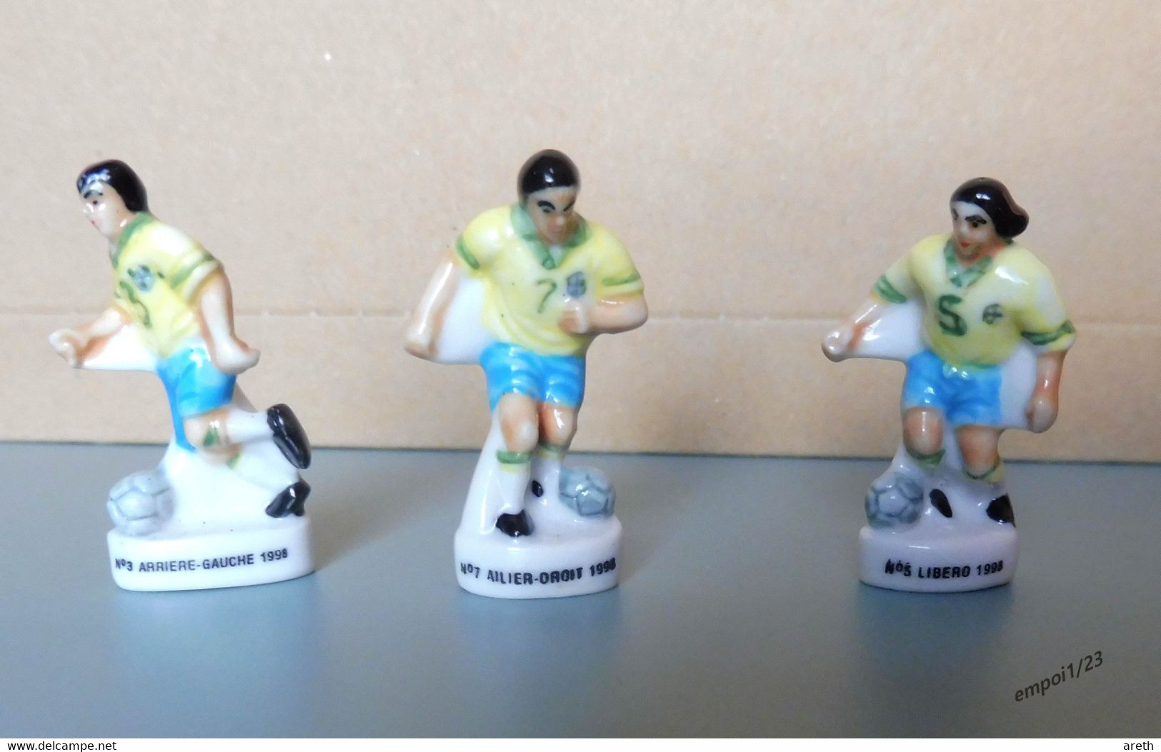 Lot 3 Fèves Footballeurs 1998 ~~ Ailier Droit, Arriere Gauche, Libero - Sports