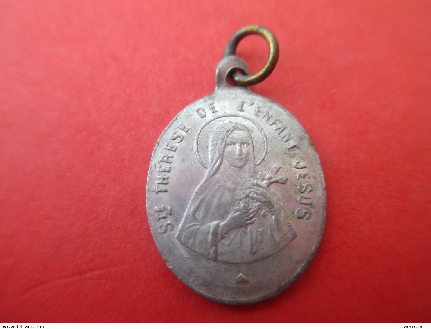 Petite Médaille Religieuse Ancienne/ Sainte Thérèse De L'Enfant Jésus/Métal Blanc /Vers 1925                     CAN609 - Religion & Esotericism