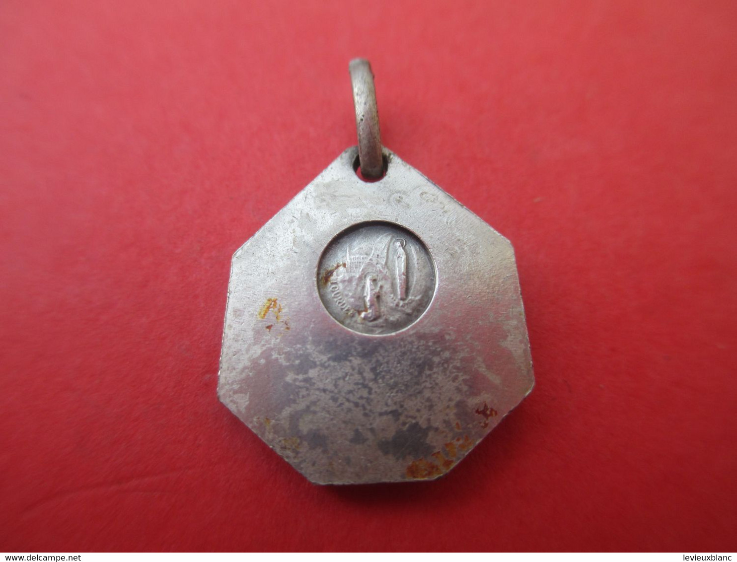 Petite Médaille Religieuse Ancienne/ Bernadette SOUBIROUS/ LOURDES/Nickel  /Vers Mi- XXème             CAN611 - Godsdienst & Esoterisme