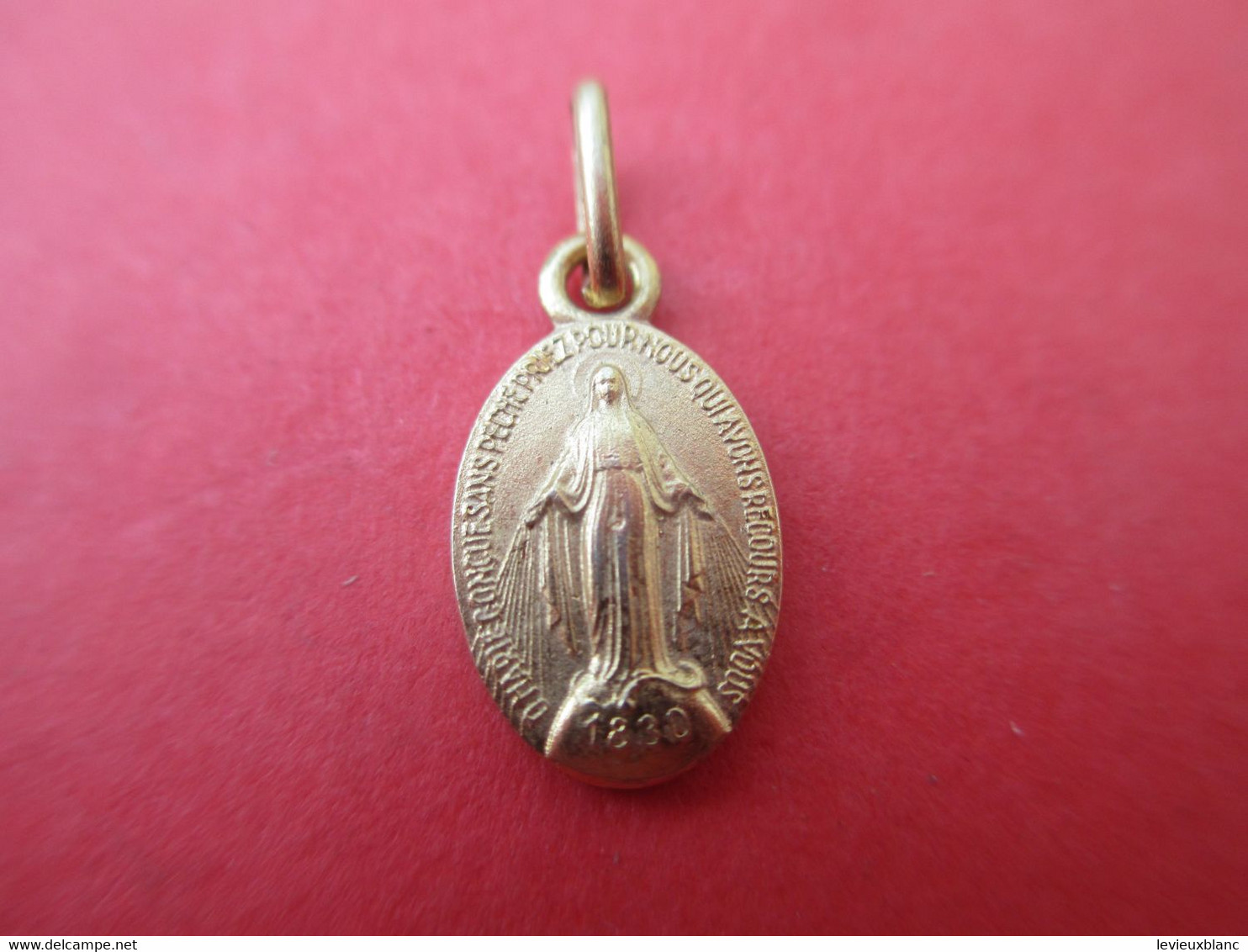 Petite Médaille Religieuse Ancienne/Lourdes/ Nickel Doré / Vers Début XXéme                   CAN613 - Godsdienst & Esoterisme