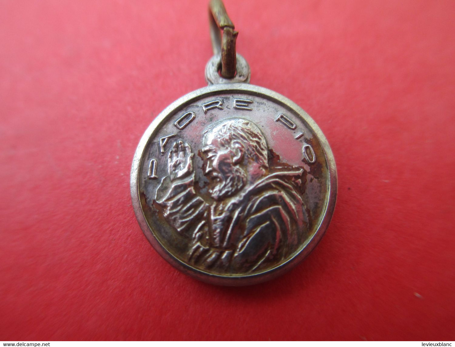 Petite Médaille Religieuse Ancienne/Padre PIO/Vierge à L'enfant/Nickel  /Début XXéme CAN621 - Godsdienst & Esoterisme