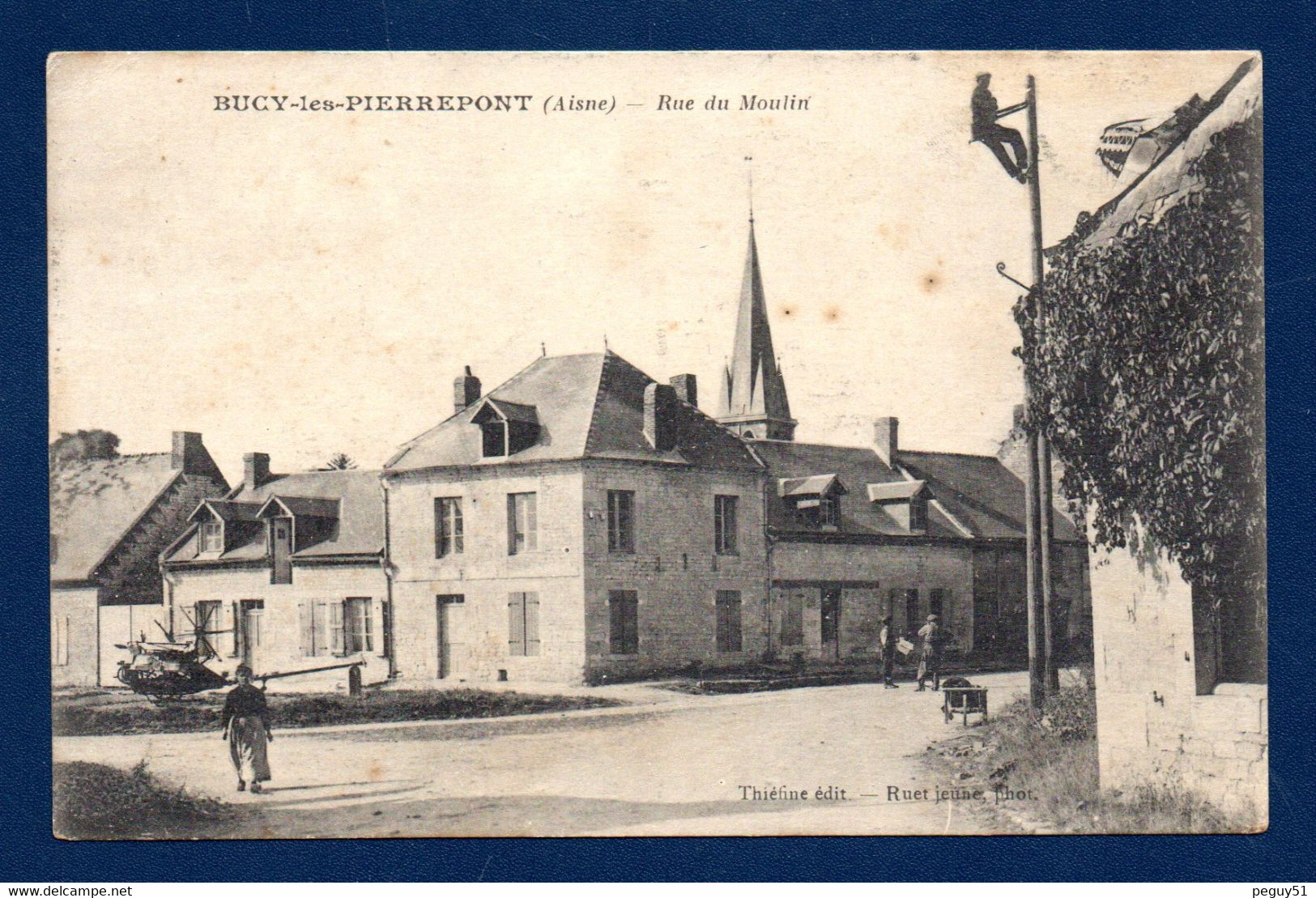 02. Bucy-lès-Pierrepont. Rue Du Moulin Avec L'église Saint-Pierre. 1930 - Autres & Non Classés