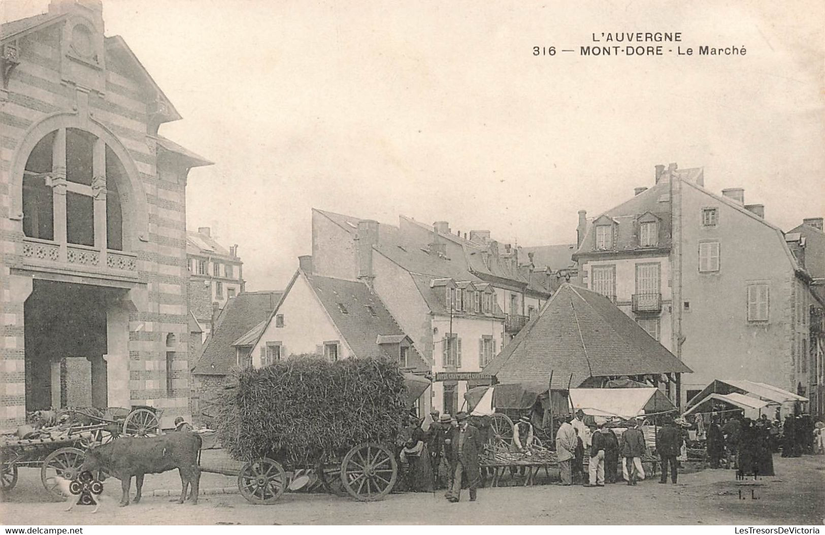 CPA Mont Dore - Le Marché - L'auvergne - Charette De Foin - Animé - Attelage - Marchés