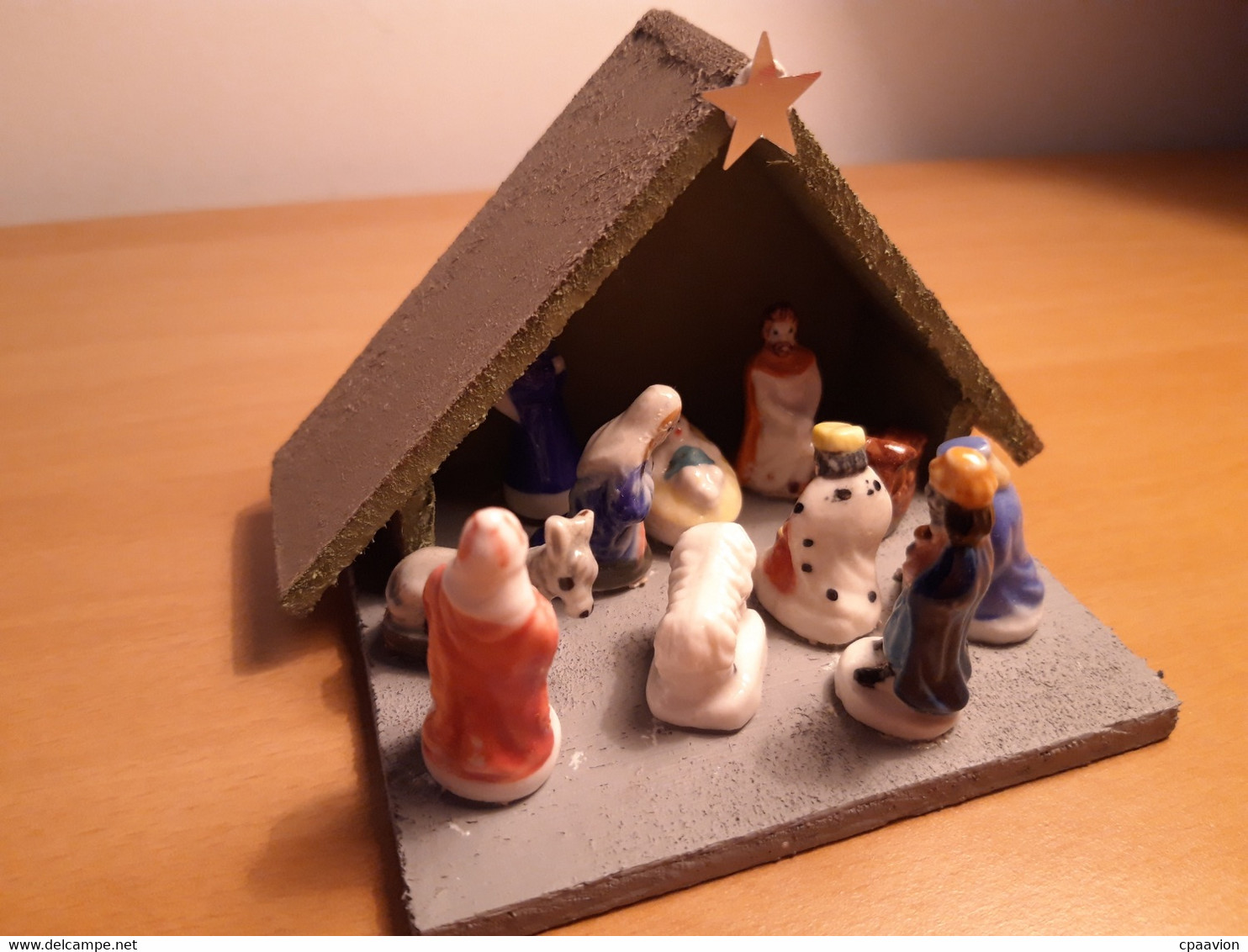 PETIT  CRECHE DE NOËL EN FEVES - Historia