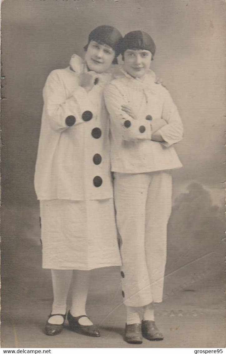 DEUX ENFANTS DEGUISES EN COLOMBINE PHOTO P NY DEGGER PARIS 101 Bld VOLTAIRE +JACQUES 119 RUE D'ALESIA PARIS - Groupes D'enfants & Familles