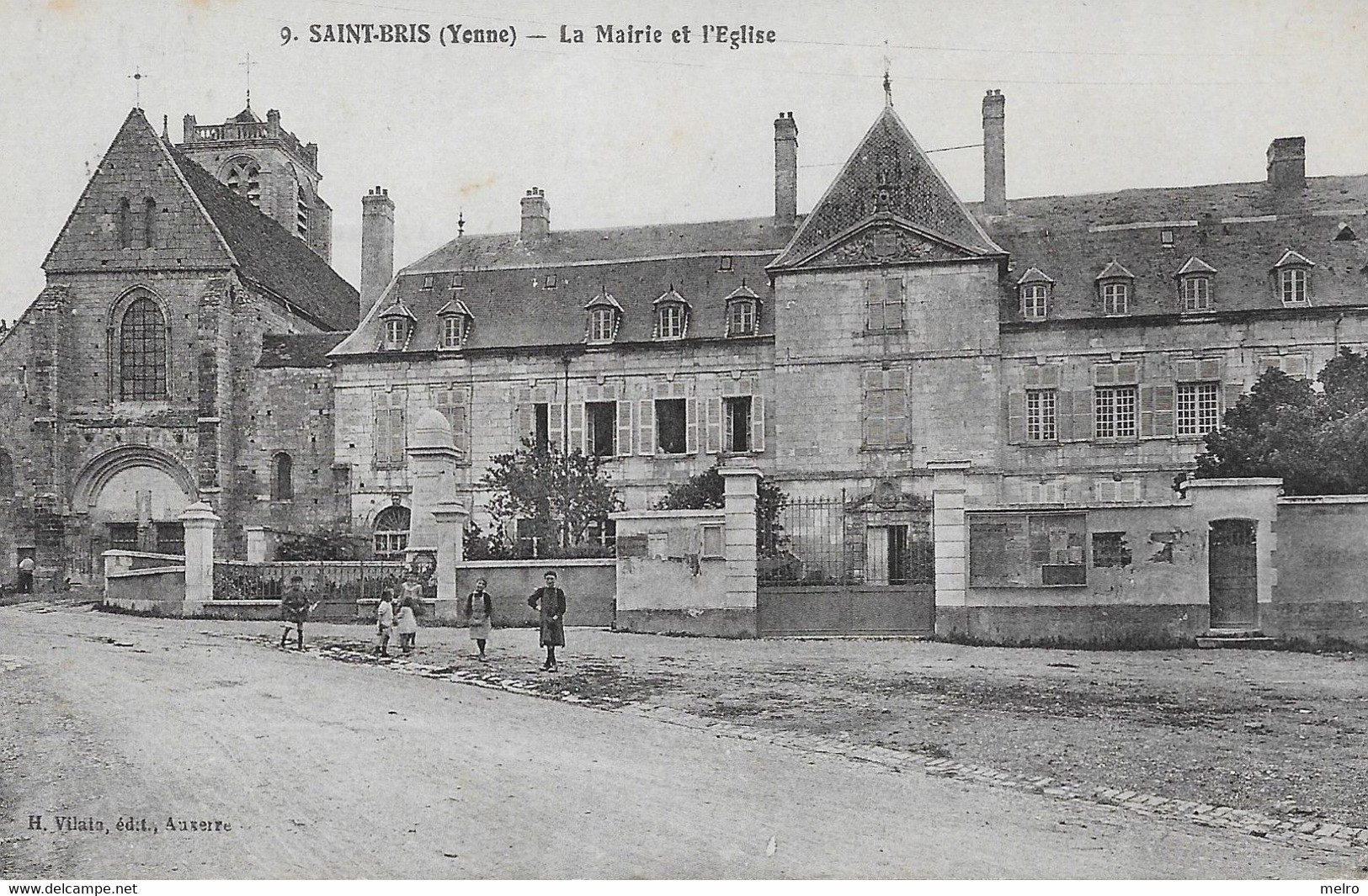 CPA -(89) - Saint Bris -- La Mairie Et L Eglise ( 1945 ) - Saint Bris Le Vineux