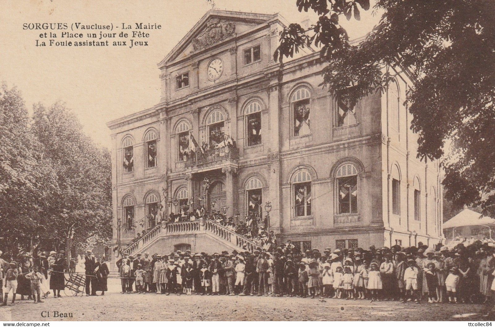 CPA-84-SORGUES-La Mairie Et La Place Un Jour De Fête-La Foule Assistant Aux Jeux-Animée - Sorgues