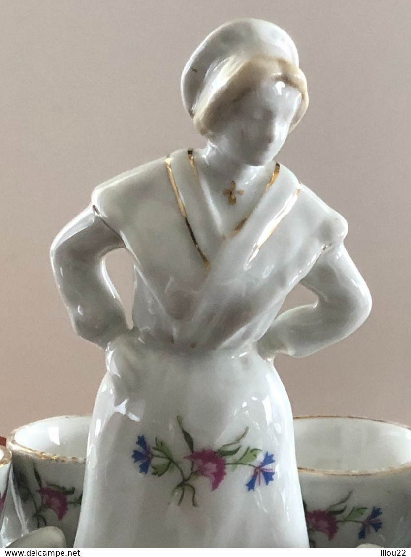 Service Ancien De Coquetiers Avec Plateau, Porcelaine De Paris - Eierhouders 