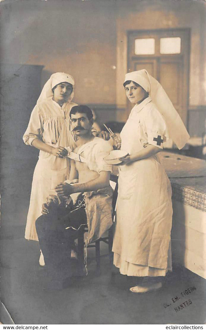 Thème       Croix Rouge;  Infirmières  Et Blessés.Bureau De Bienfaisance  44 Nantes Photo     (voir Scan) - Croix-Rouge