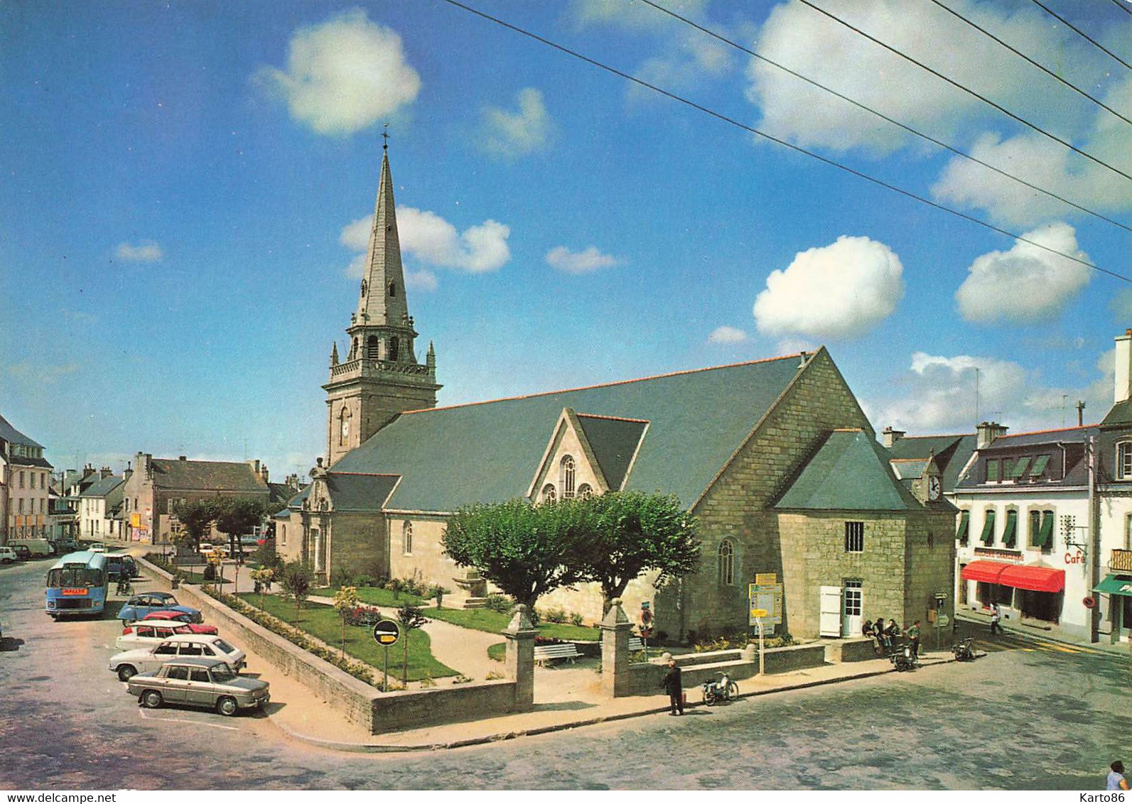 Ploemeur * Place De L'église Du Village - Ploemeur