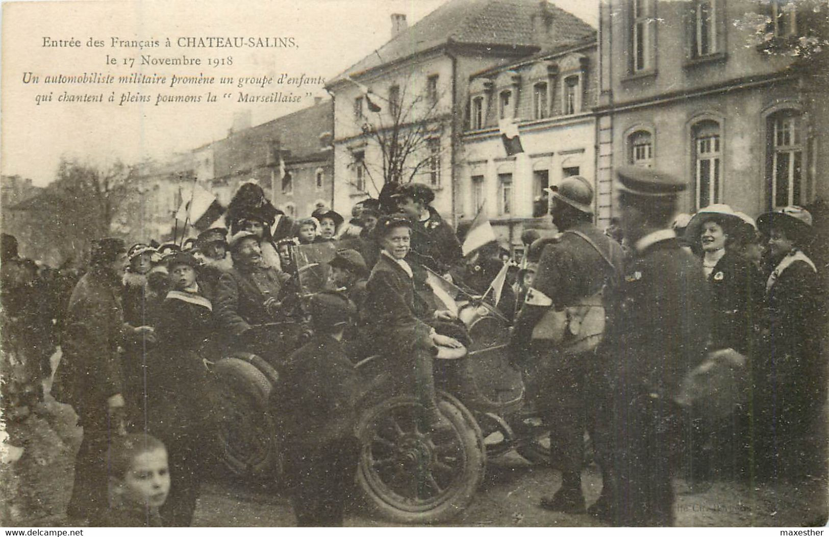 CHATEAU SALINS  Un Militaire Promène Un Groupe D'enfants Qui Chantent à Pleins Poumons La Marseillaise  17 Nov.1918 - Chateau Salins