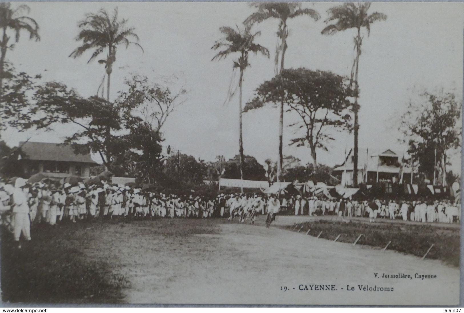 C. P. A. : GUYANE : CAYENNE : Le Vélodrome - Cayenne