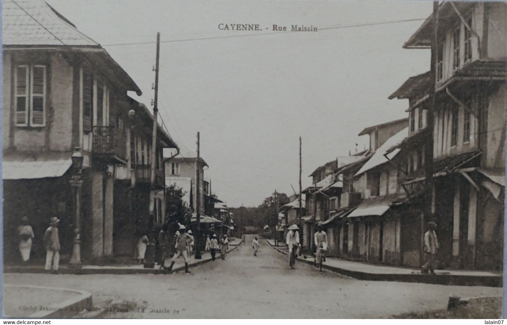 C. P. A. : GUYANE : CAYENNE : Rue Maissin, Animé - Cayenne