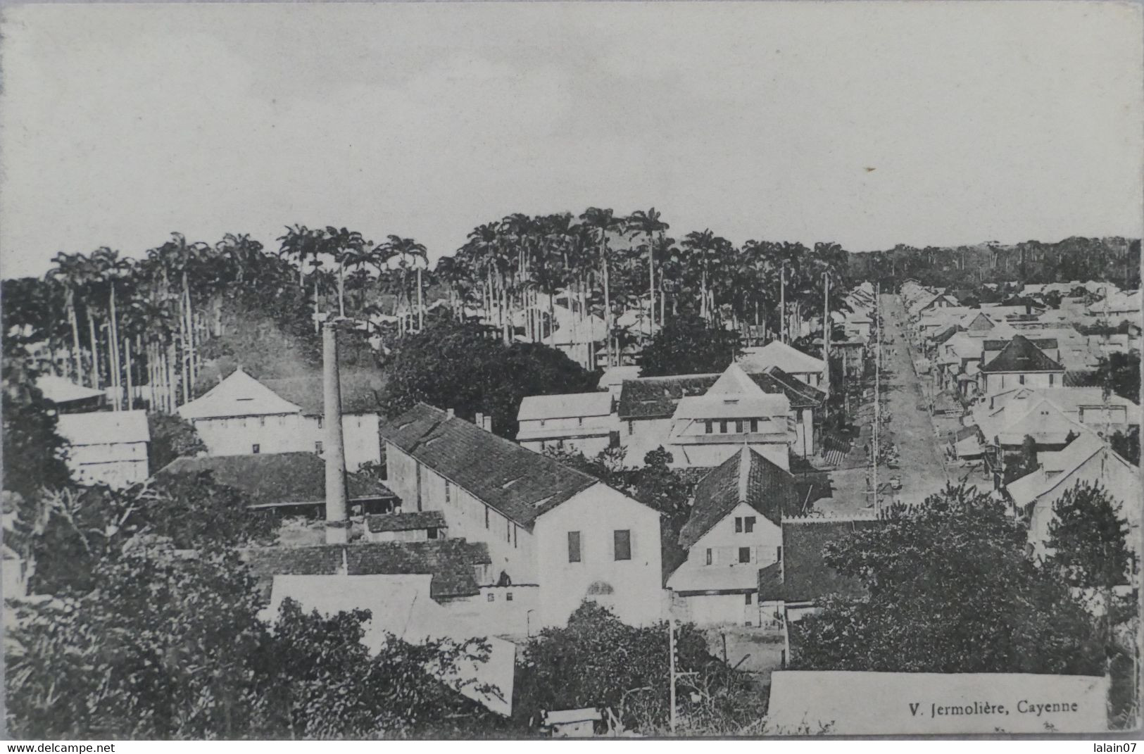 C. P. A. : GUYANE : CAYENNE : Vue Aérienne D'une Rue, V. Jermolière - Cayenne