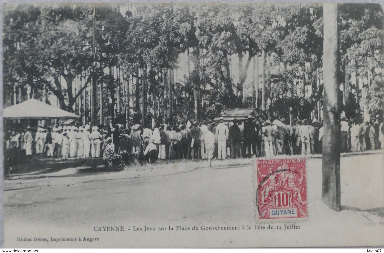 C. P. A. : GUYANE : CAYENNE : Les Jeux Sur La Place Du Gouvernement à La Fête Du 14 Juillet,  Animé, Timbre - Cayenne