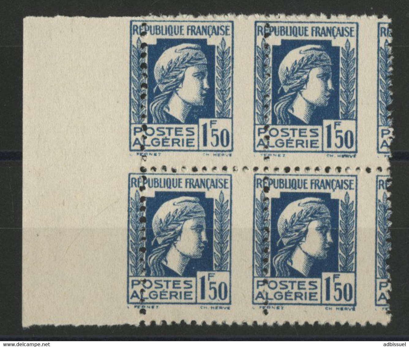 ALGERIE N° 214c Neuf ** Cote 80 € Bloc De Quatre VARIETE DE PIQUAGE A CHEVAL 1,50 Fr Bleu Marianne D'Alger. TB - Unused Stamps