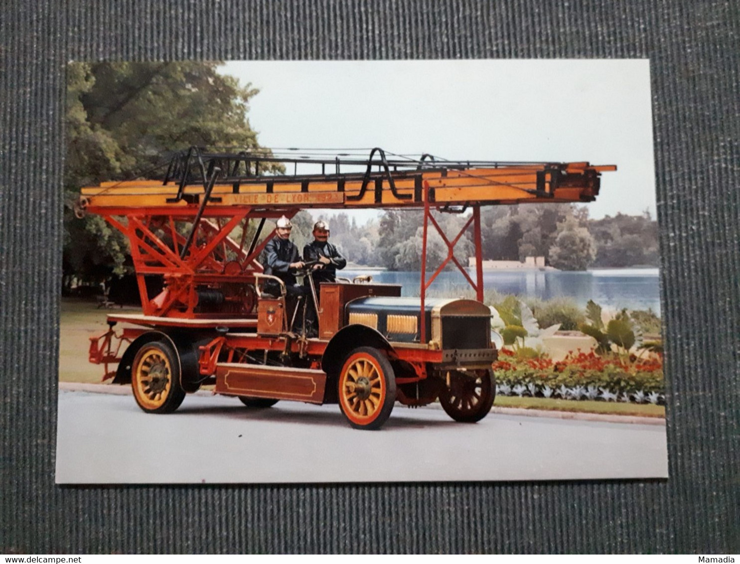 CARTE POSTALE SAPEURS POMPIERS MUSEE LYON ECHELLE MECANIQUE  Série 6/13 - Firemen