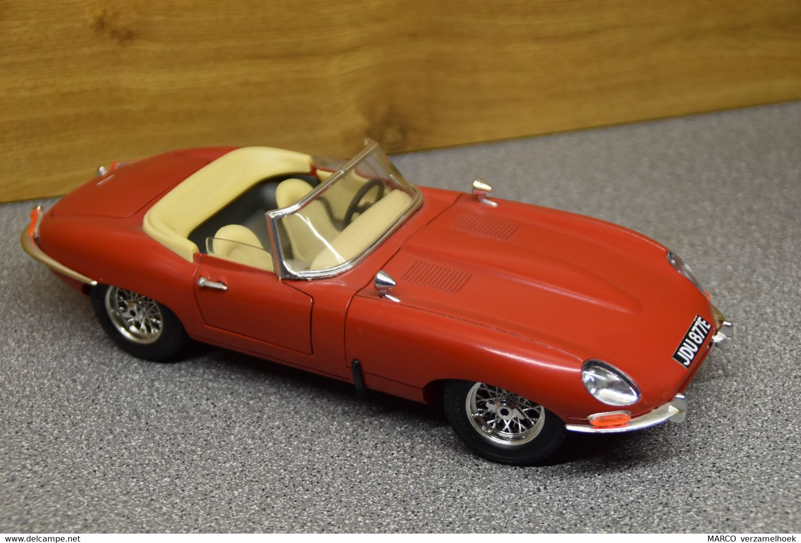 Model Bburago Jaguar E-type Scale 1:18 - Burago