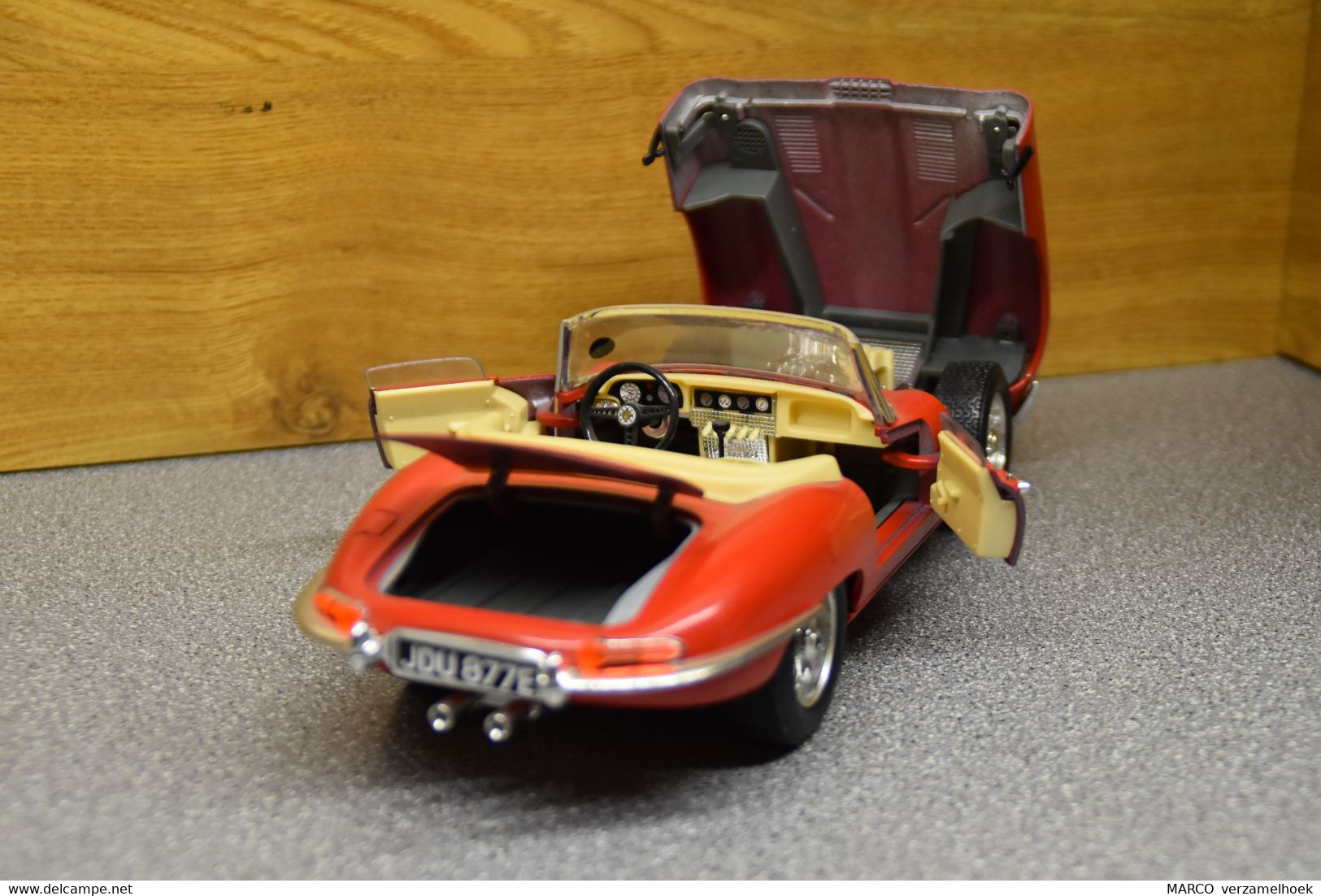 Model Bburago Jaguar E-type Scale 1:18 - Burago