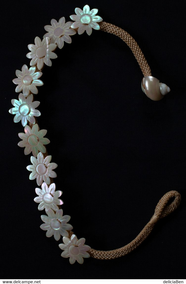 Collier Fleurs En Nacre Montées Sur Passementerie, Fait-main Très Bon état - Halsketten