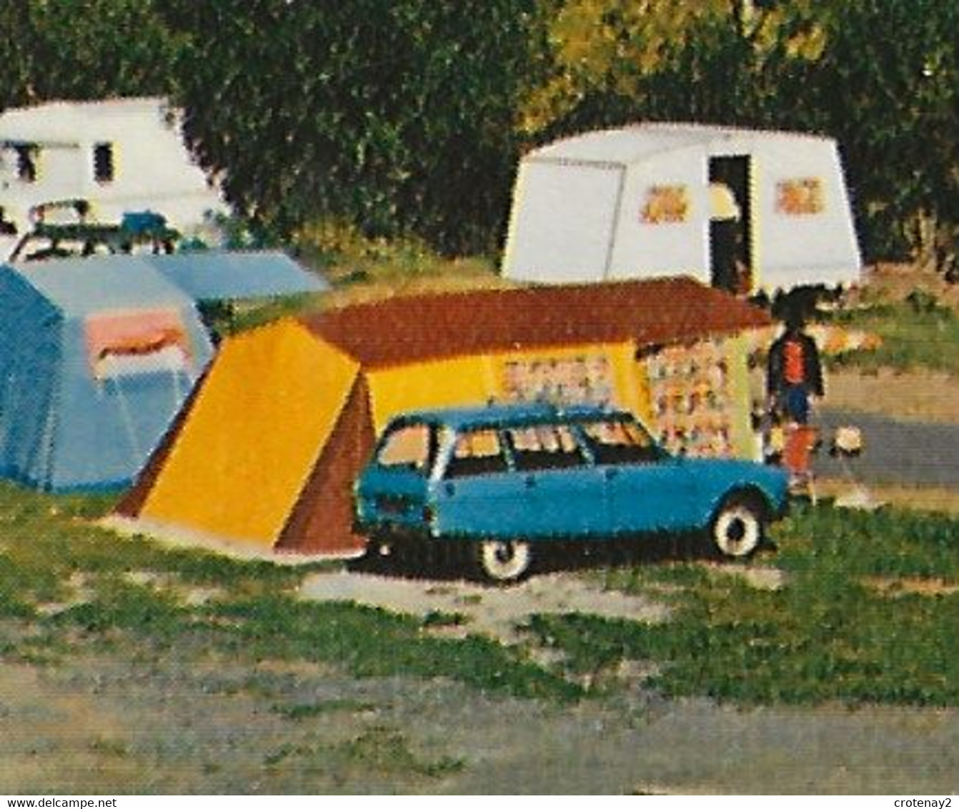 15 LE FALGOUX Vers Mauriac Salers Son Camping N°1833 Tentes Caravanes VOIR ZOOM Citroën Ami 6 Break Peugeot 404 - Mauriac