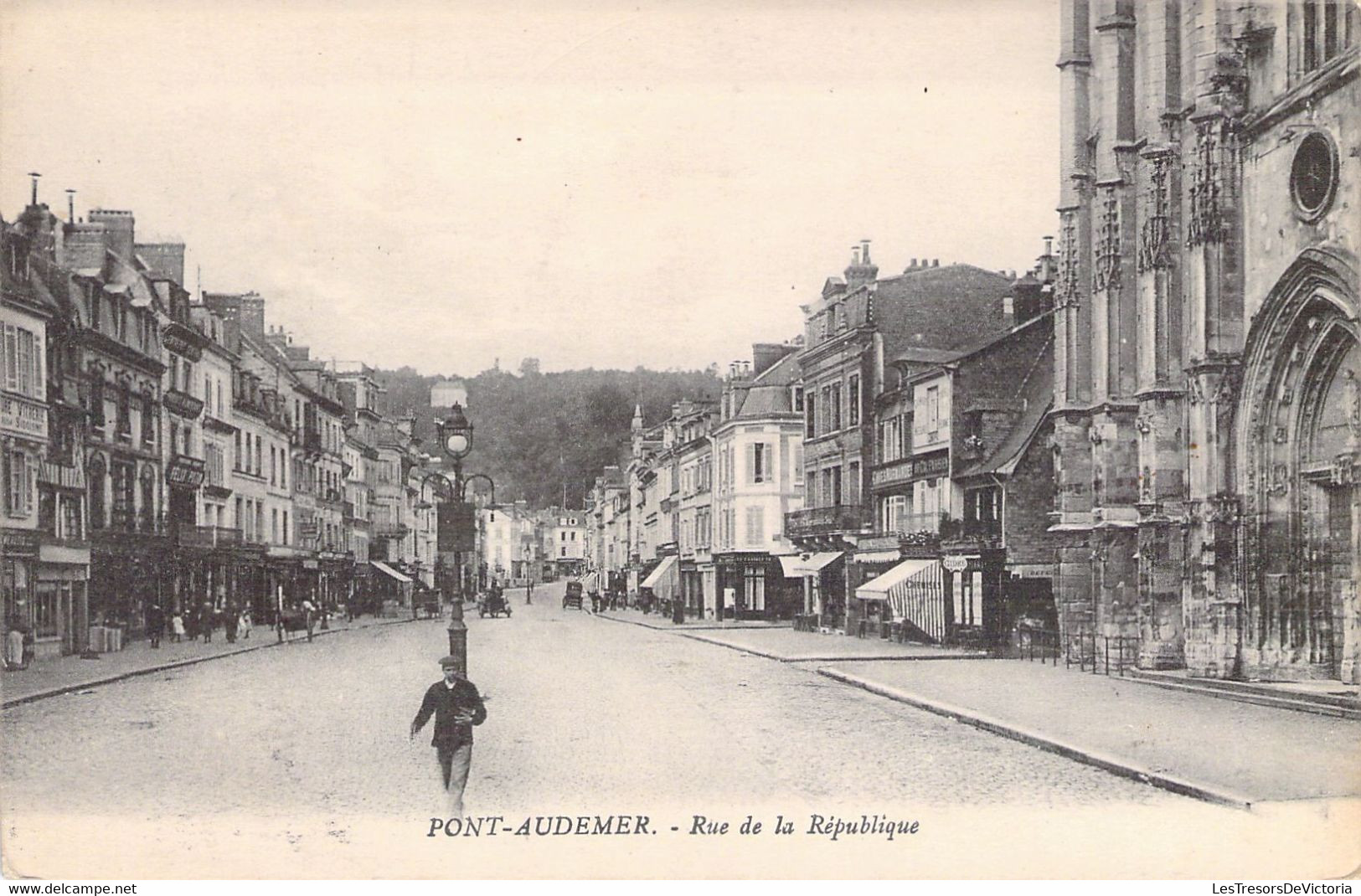 CPA FRANCE - 27 - PONT AUDEMER - Rue De La République - Animée - Collection Aux Galleries De Paris - Pont Audemer