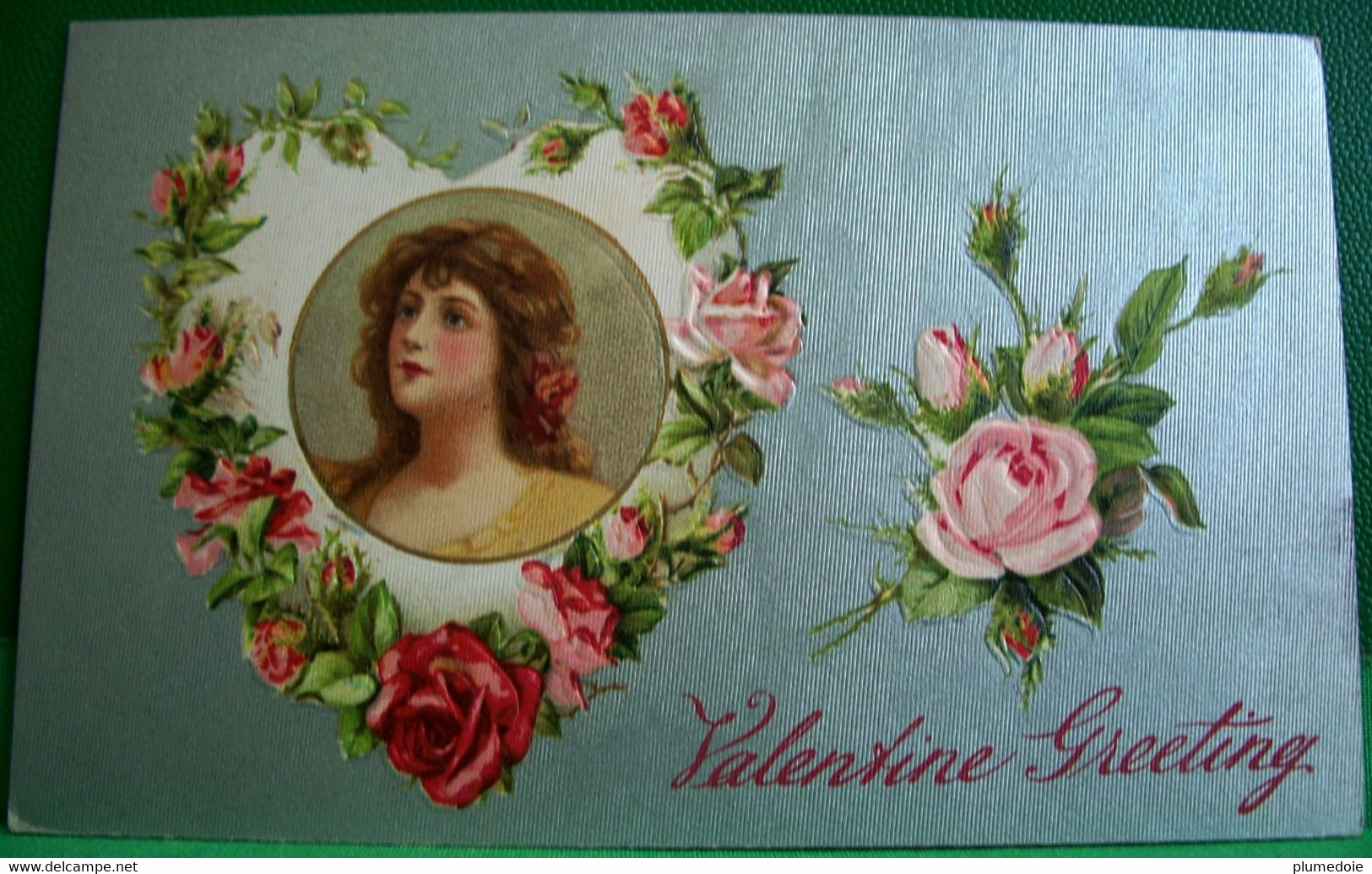 Cpa Gaufrée FEMME  Coeur FLEURS, ROSES Fond Argenté, ST VALENTIN Silver Back WOMAN FLOWERS Embossed OLD PC VALENTINE - Saint-Valentin