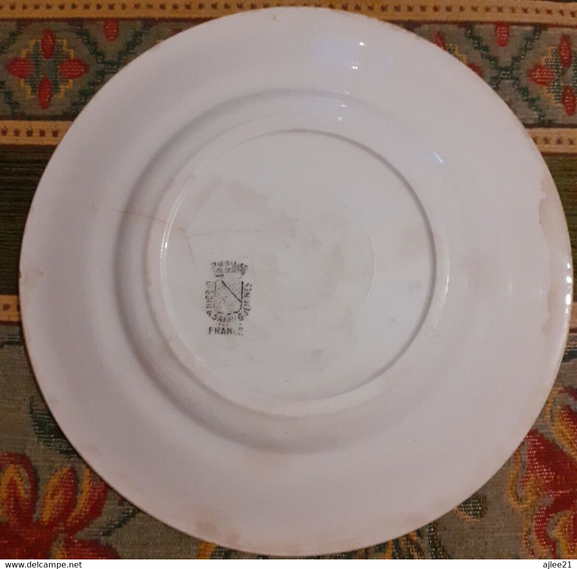 Assiette parlante Digoin et Sarreguemines. Battue aux sangliers. 18.5 Cm.