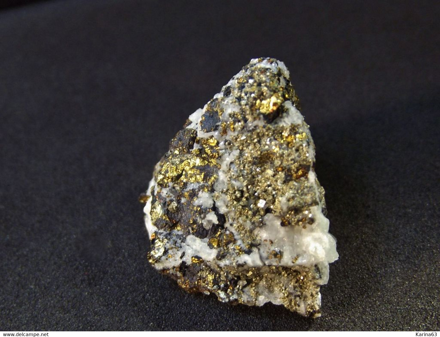 Chalcopyrite With Covelite In Quartz  (2.5 X 2.5 X 2 Cm ) Clara Mine - Oberwolfach - Baden-Württemberg - Germany - Minéraux
