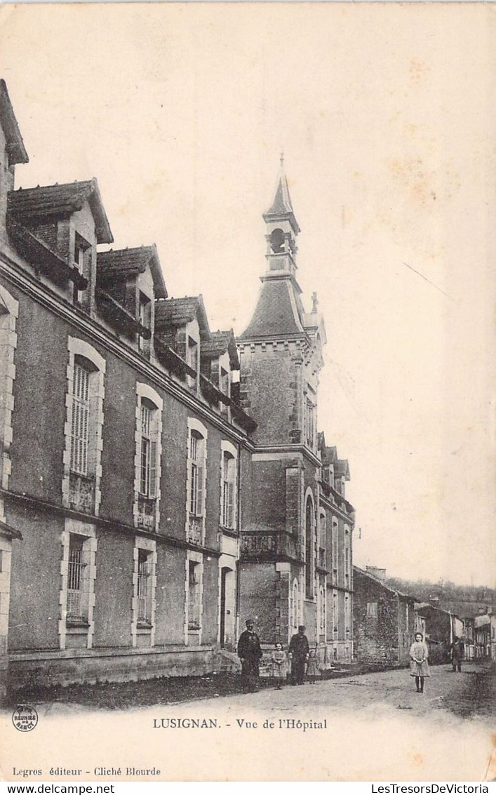 CPA FRANCE - 86 - LUSIGNAN -  Vue De L'Hôtipal - LEGROS Editeur - Lusignan