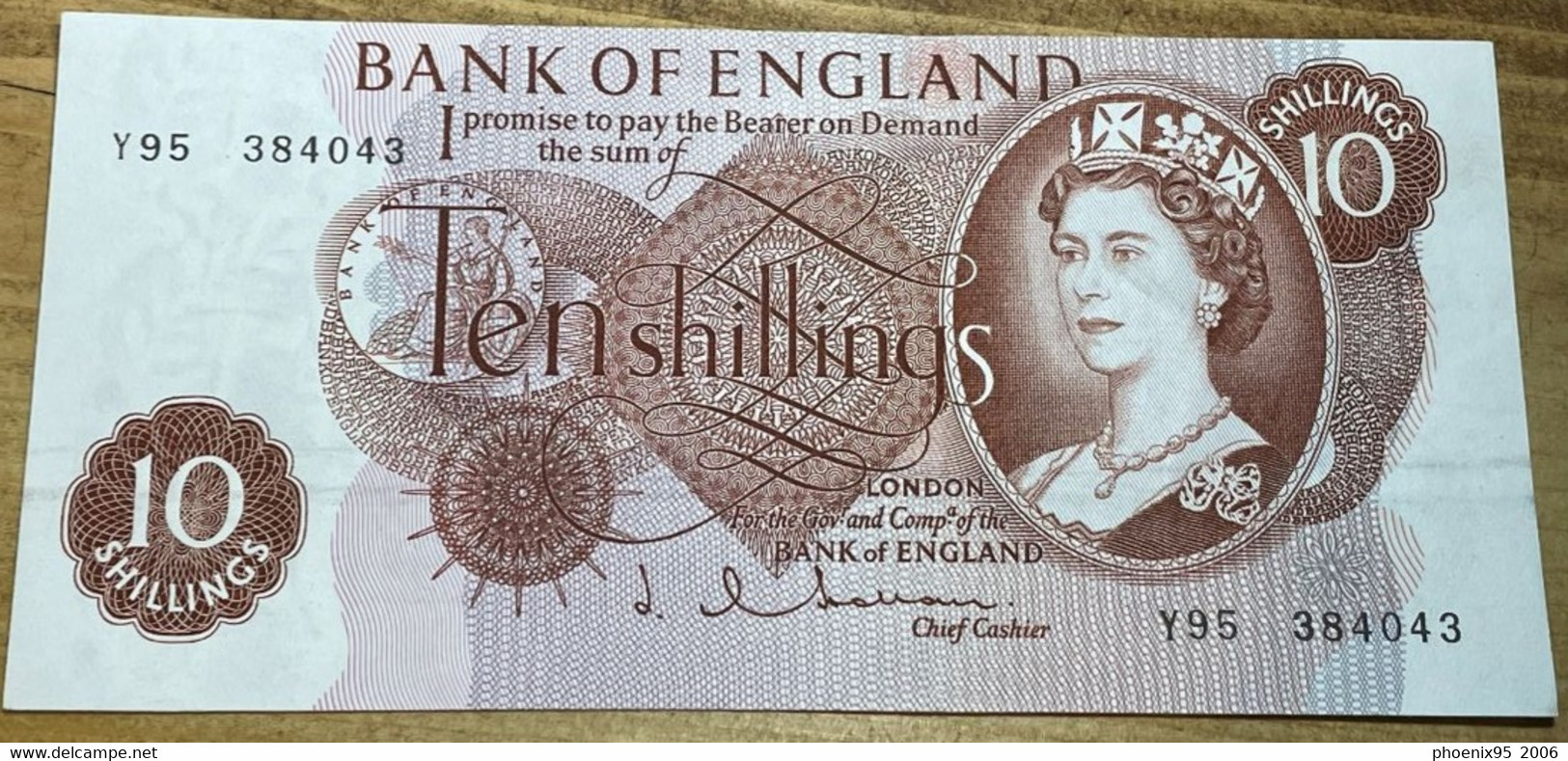 Bank Of England 10 Shillings Note (Y95 Series, Q Hollom) - Excellent Condition - 10 Shillings