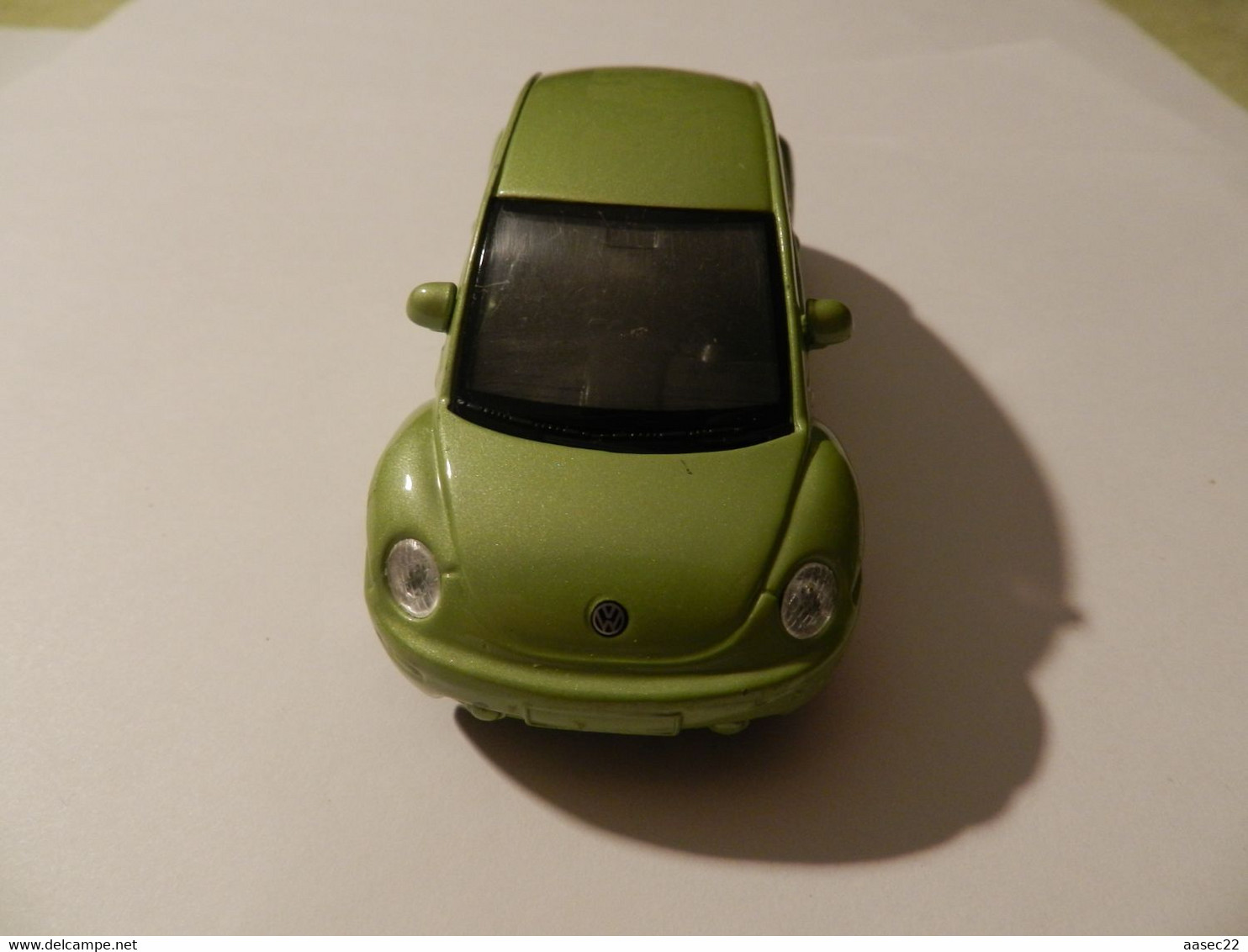 WELLY  ***   Volkswagen  New Beetle   ( Nr 49748     )     ***  4017  ***  1/43 - Welly