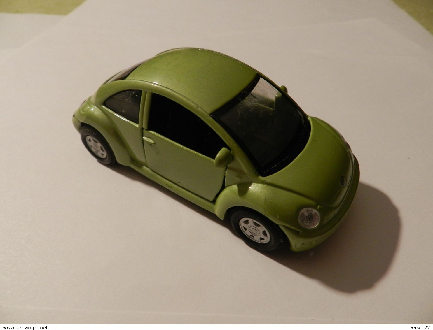 WELLY  ***   Volkswagen  New Beetle   ( Nr 49748     )     ***  4017  ***  1/43 - Welly