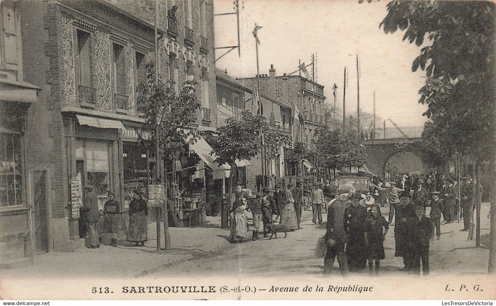 CPA - France - Sartrouville - Avenue De A République - L.P.G. - Animé - Pont - Chien - Sartrouville