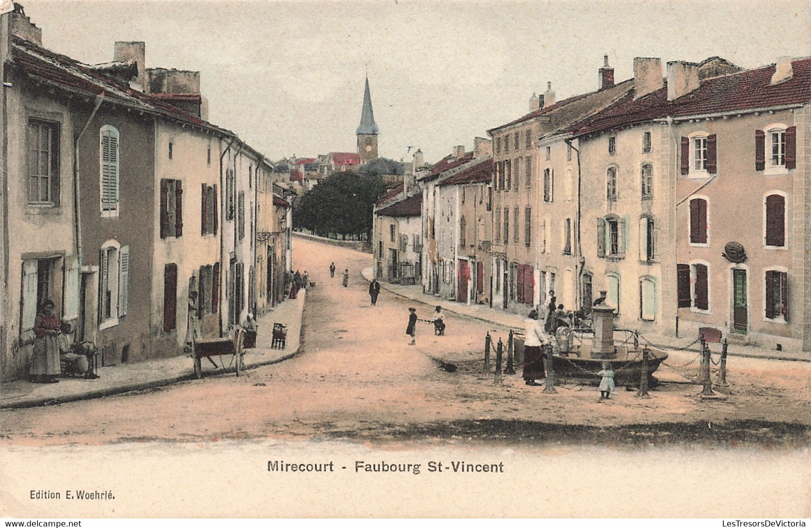 CPA - France - Mirecourt  - Faubourg Saint-Vincent - Edition E. Woehrlé - Coloré - Animé - Clocher - Fontaine - Mirecourt