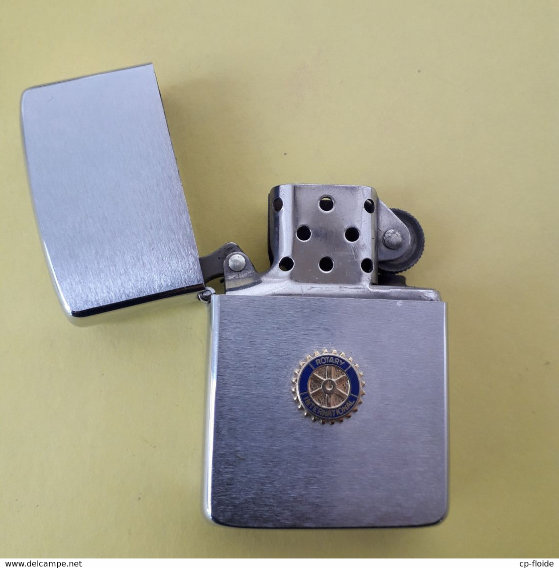 ZIPPO . " ROTARY CLUB "  BRADFORD PA. - Réf. N°29PO - - Zippo