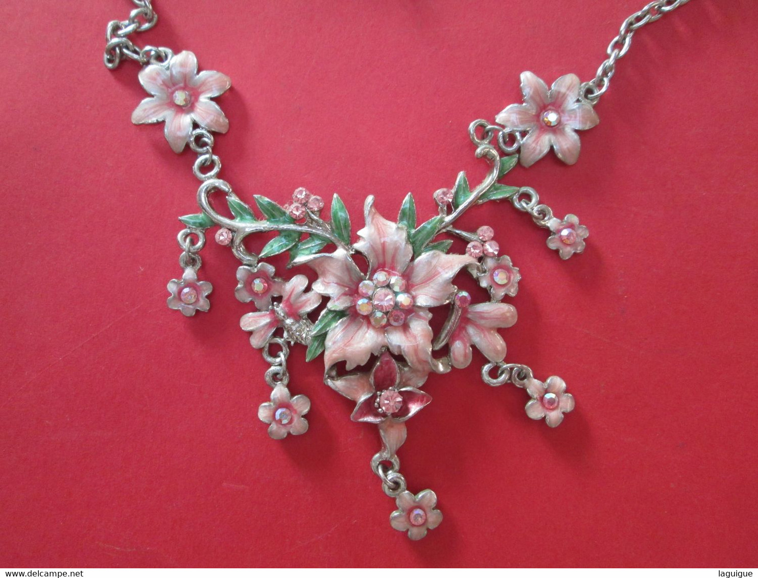 BIJOU COLLIER RAS DU COU FANTAISIE FLEURS ROSES + FEUILLES VERTES 47 Cm - Colliers/Chaînes