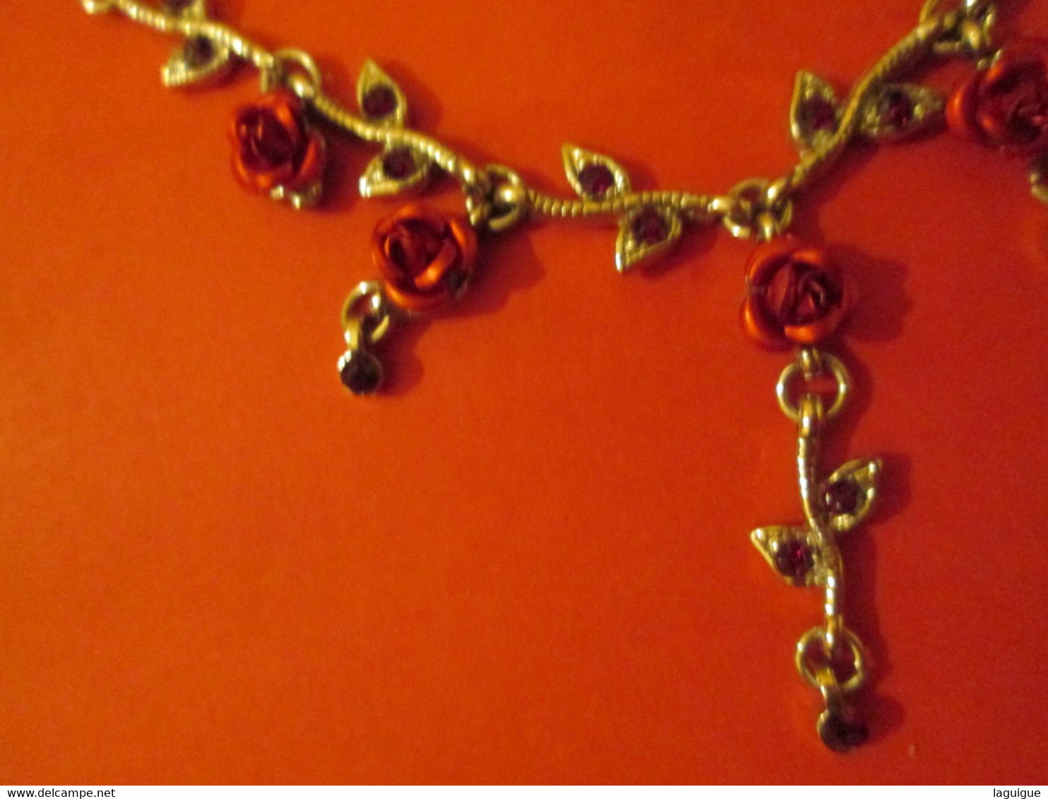 BIJOU COLLIER RAS DU COU FANTAISIE MOTIF FLEUR ROSE ROUGE 37 à 45 Cm - Halsketten