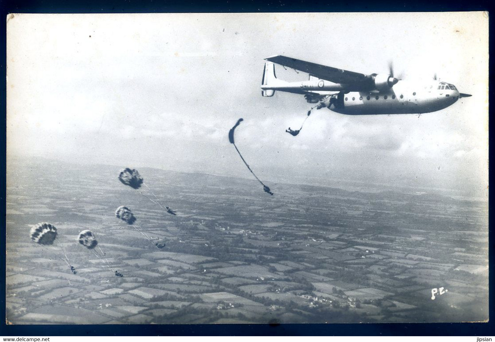 Cpa Carte Photo  Parachutisme , Stage De Para à Pau Circa 1950  -- Sortie De L' Avion  Aout22-111 - Paracaidismo