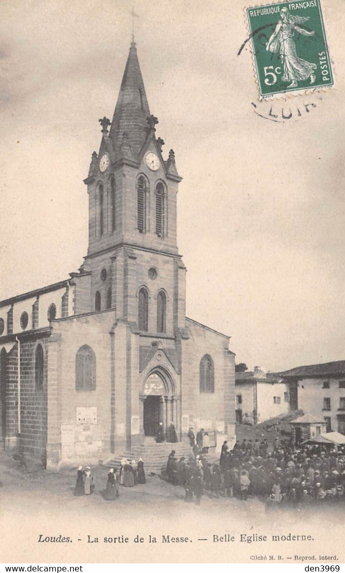 LOUDES (Haute-Loire) - La Sortie De La Messe - Belle Eglise Moderne - Précurseur Voyagé - Tirage N&B - Loudes