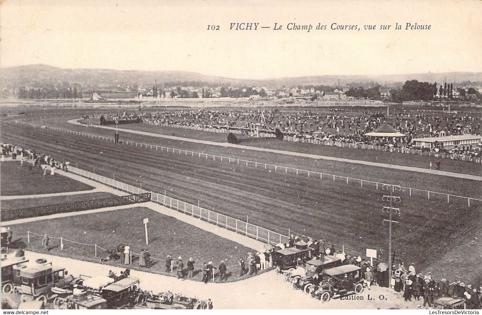 CPA SPORT Hippisme - Vichy - Le Champ Des Courses - Vue Sur La Pelouse - 102 - Hippisme