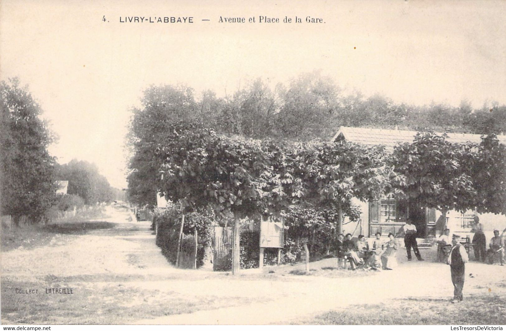 CP FRANCE - 93 - LIVRY L'ABBAYE - Avenue Et Place De La Gare - Livry Gargan