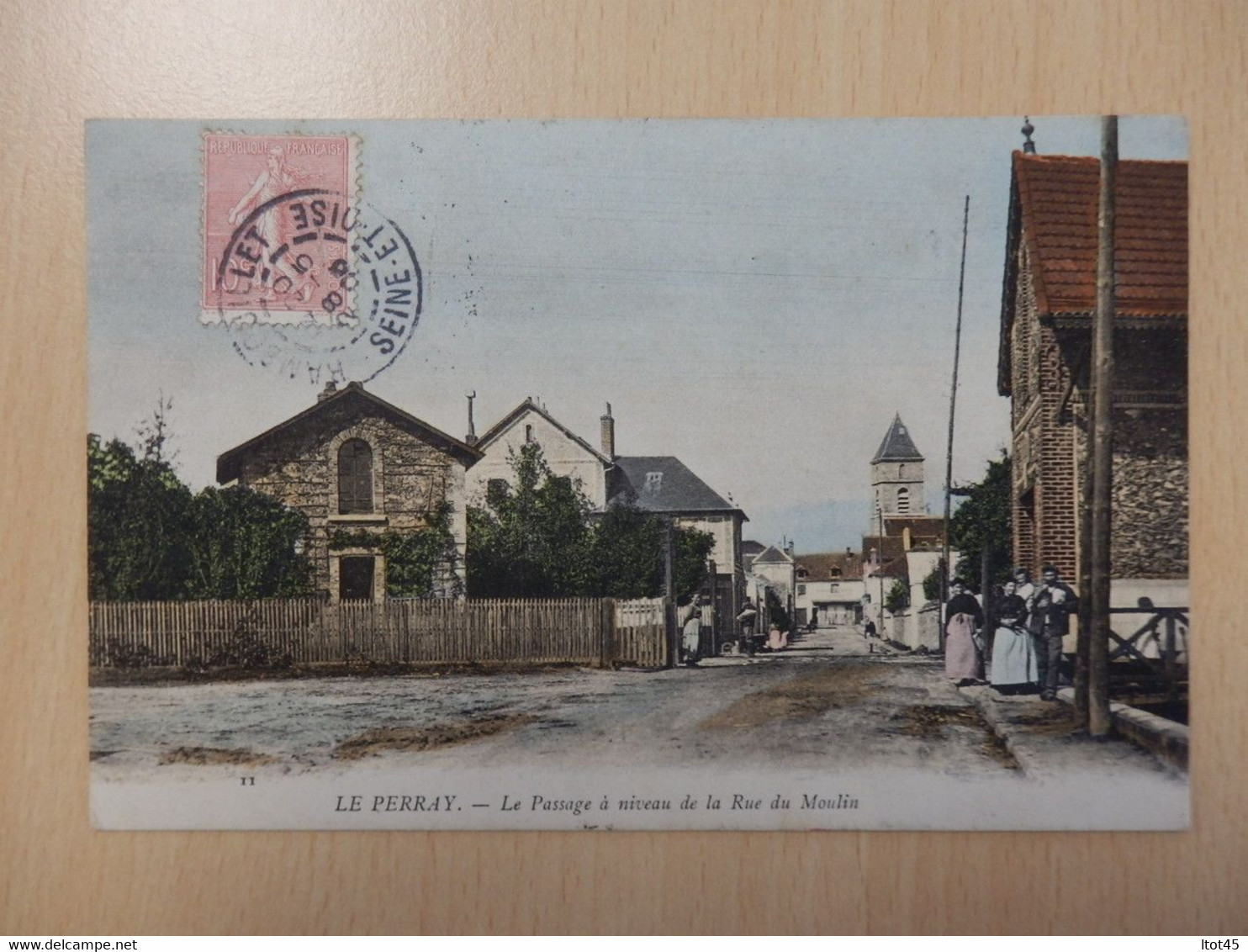 CPA LE PERRAY 78 LE PASSAGE A NIVEAU DE LA RUE DU MOULIN - Le Perray En Yvelines