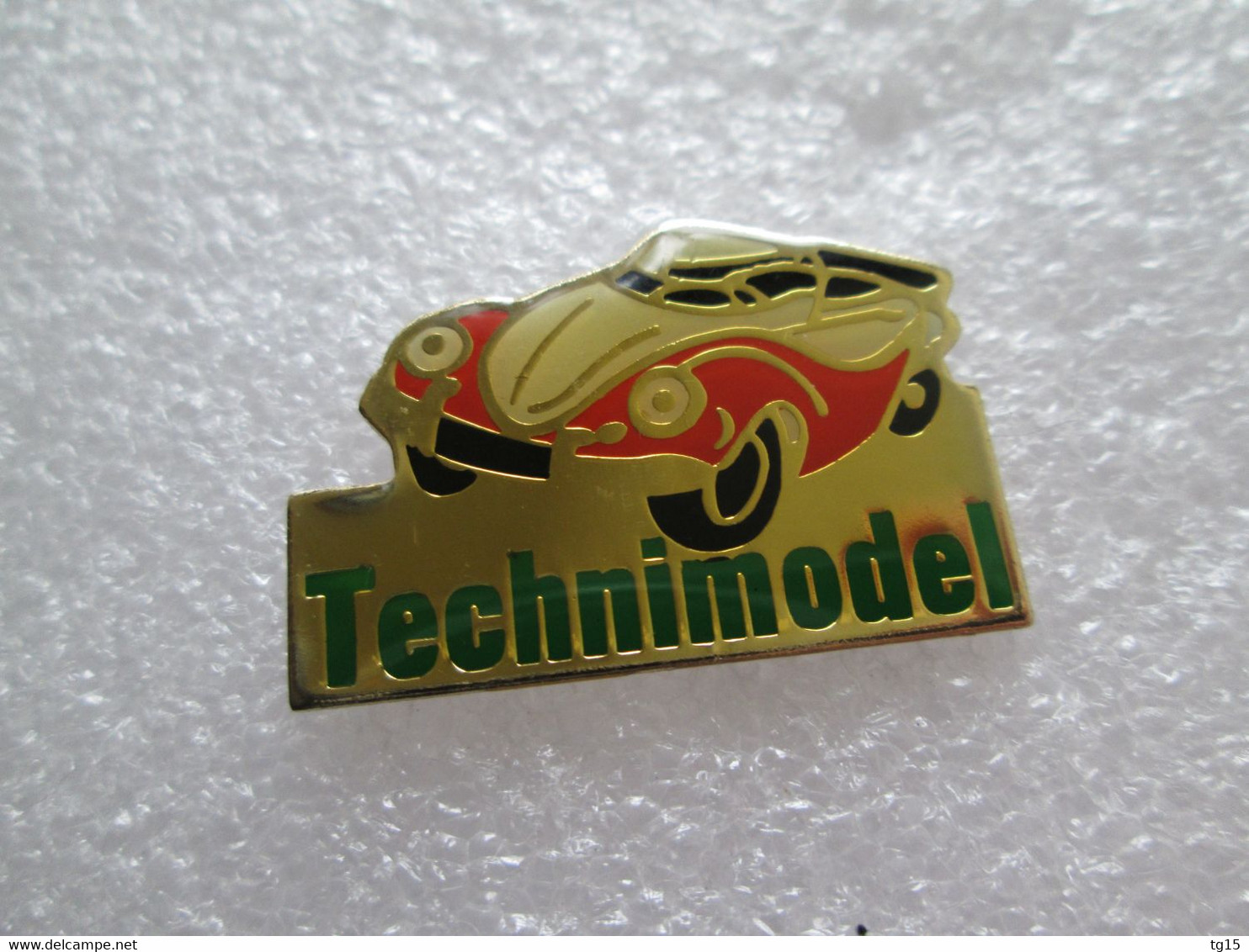 PIN'S    VOLKSWAGEN  COCCINELLE  CABRIOLET  TECHNIMODEL - Volkswagen