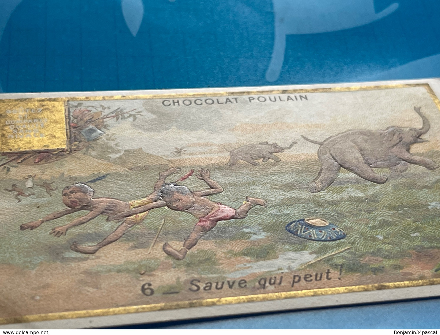 Carte Image Chromo Chocolat Poulain -Afrique - Le Progrès - Éléphant Et Pygmée- Sauve Qui Peut - Humour - Chocolat