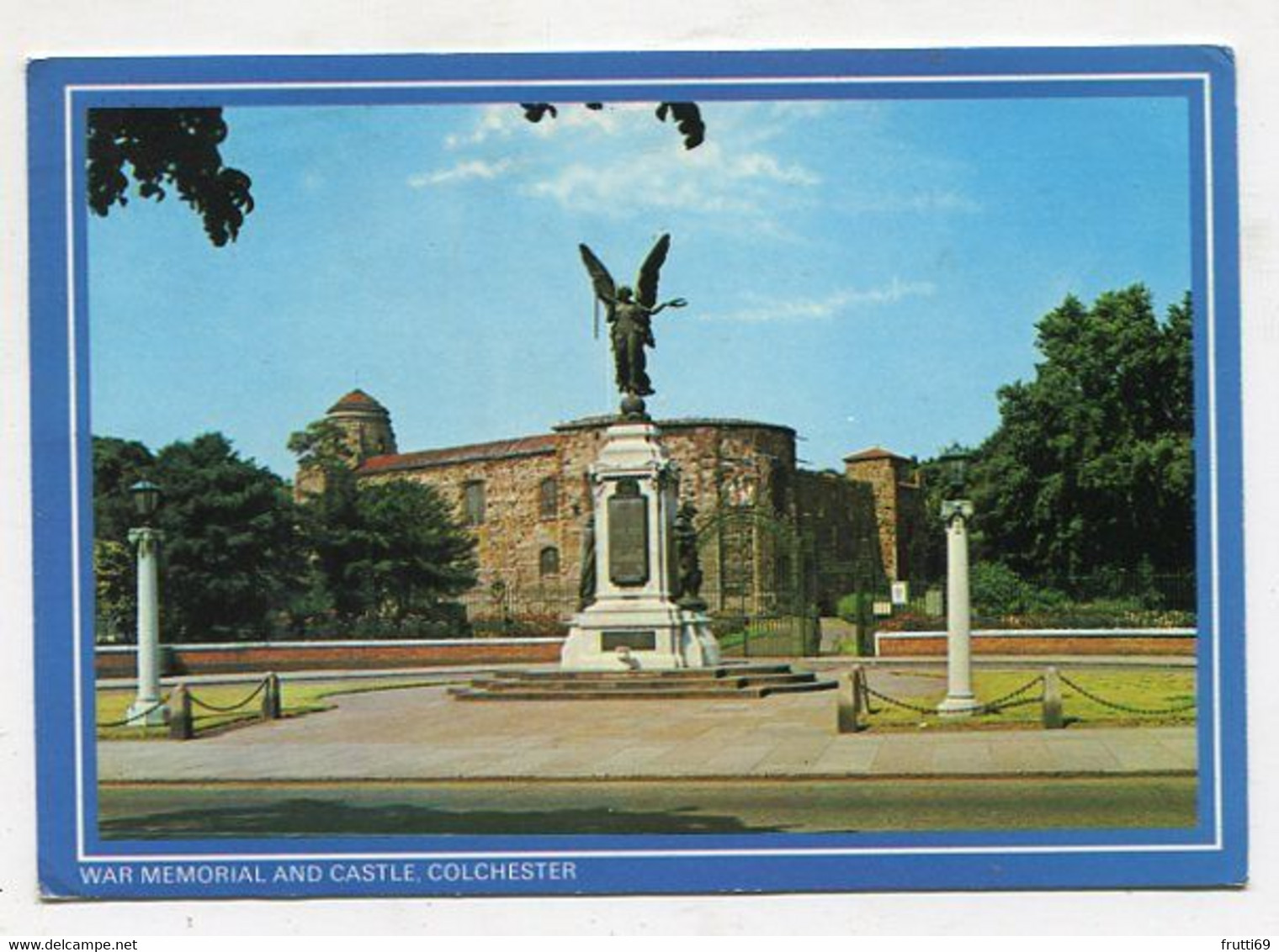 AK 105583 ENGLAND - Colchester - War Memorial And Castle - Colchester