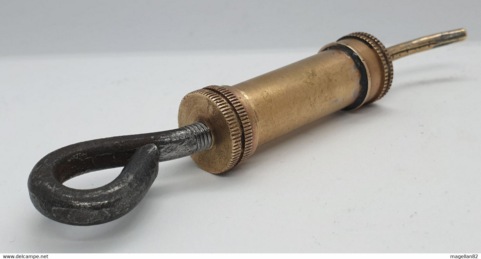 Ancien Instrument De Médecine. Petite Seringue En Cuivre. Clystère . Époque 19ème Siècle - Medical & Dental Equipment