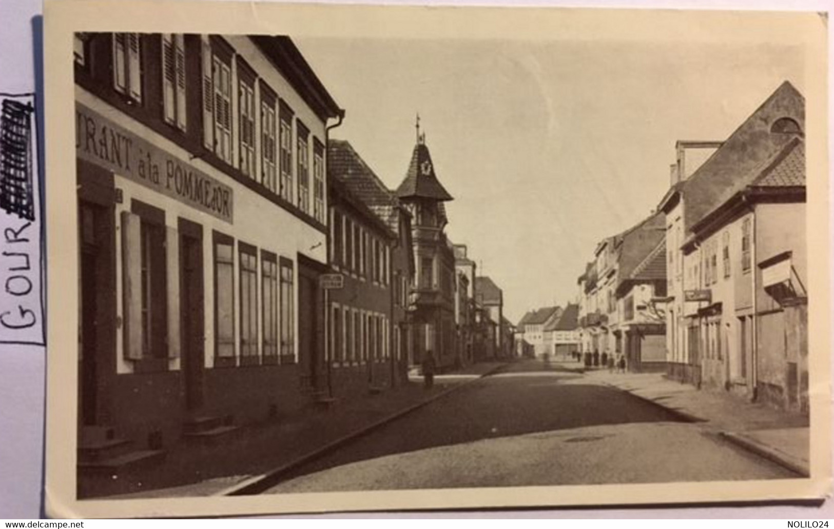 Cpsm, 67 Bischwiller, Rue Raymond - Poincaré, Animée, Enseigne  Restaurant à La Pomme D'Or, éd H.PFAADT, - Bischwiller