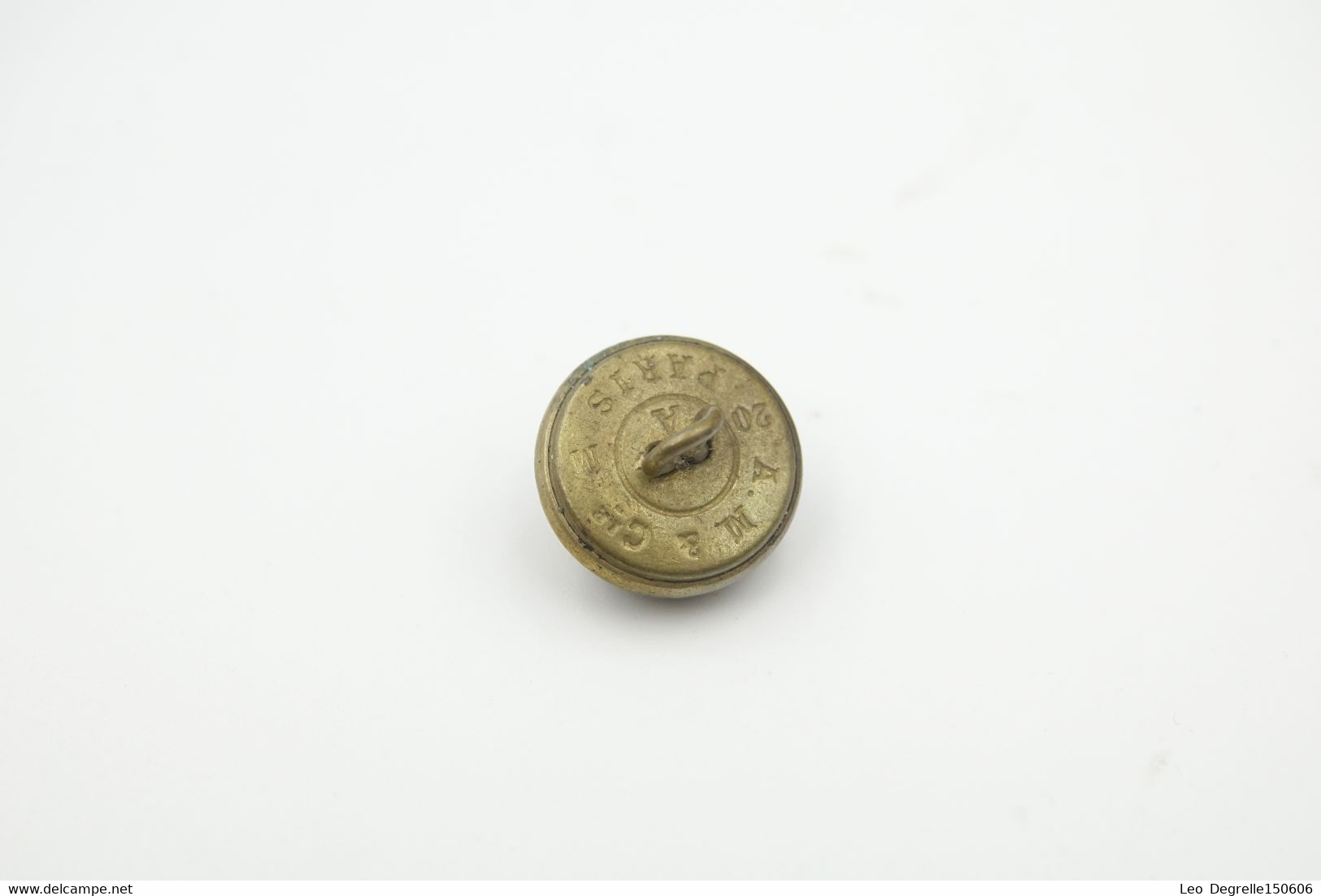 Militaria - BUTTON : FRENCH ARTILLERIE - Armee De Terre France - Size: Medium - Uniformes